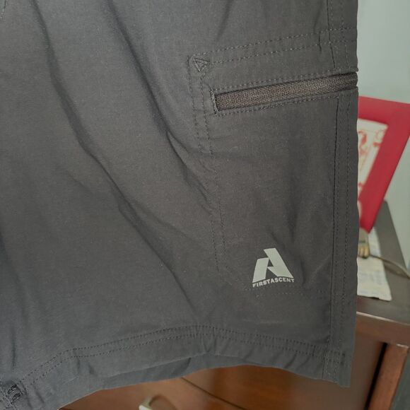 Women's Eddie Bauer First Ascent Guide Pro Hiking Shorts in Black size 8 - Picture 6 of 10